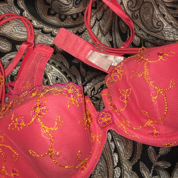 2/$30 VS Angel Embroidered Bra - 34C - Picture 5 of 6